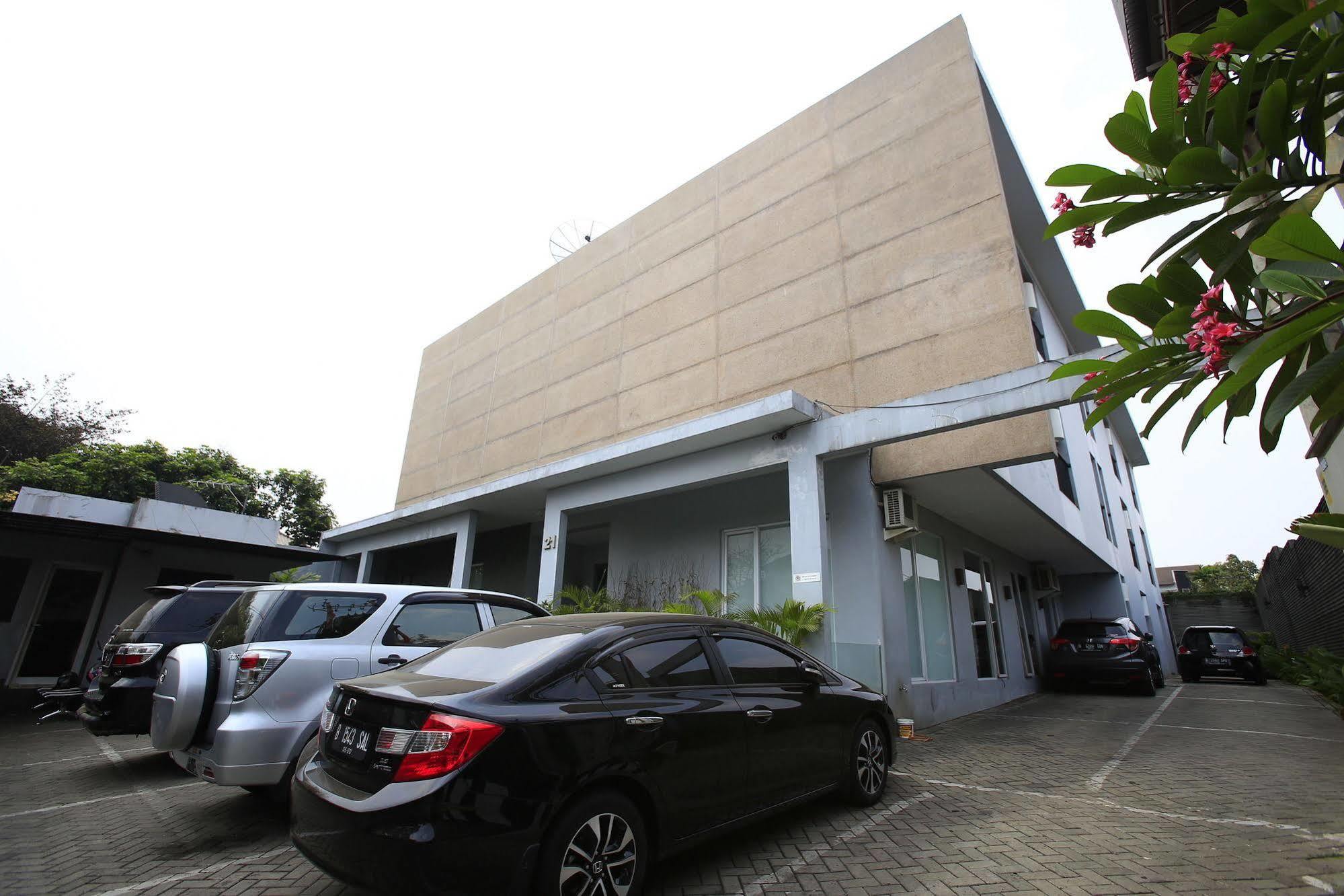 Reddoorz @ Cipete Hotel Jakarta Exterior photo